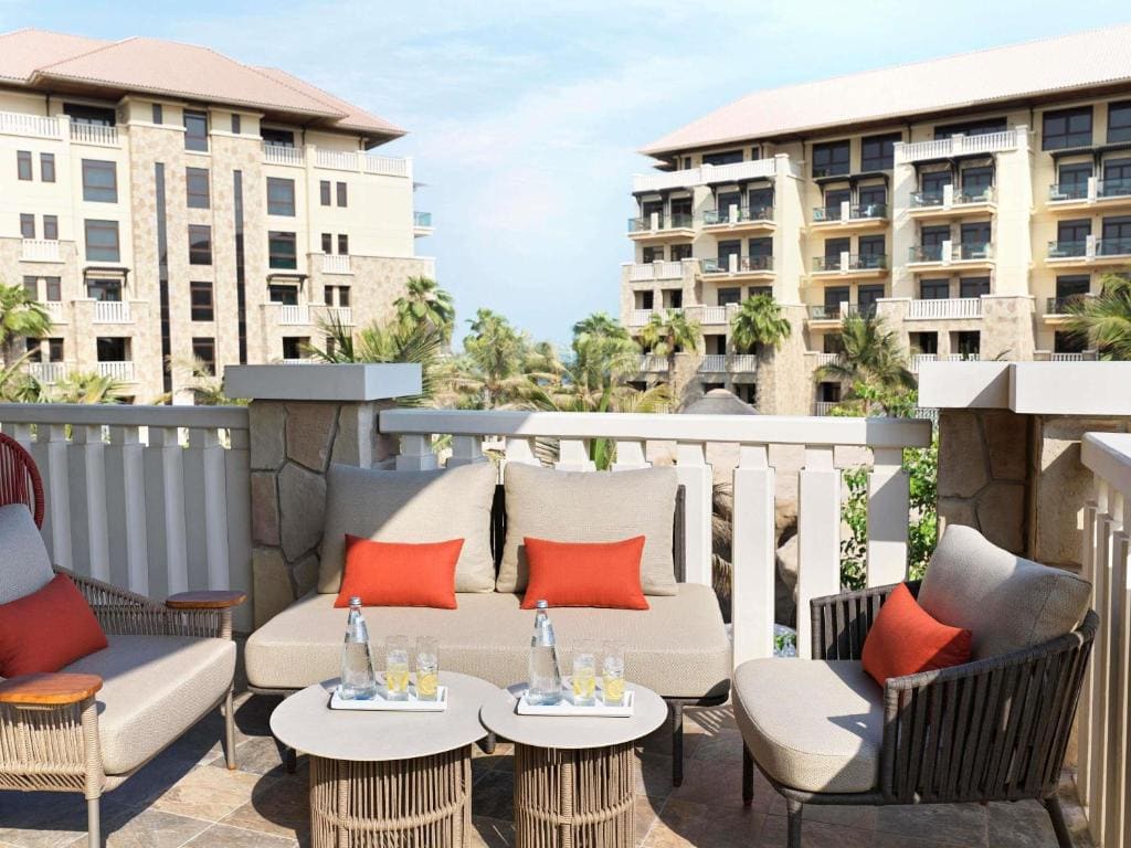 One-Bedroom Signature Palm King Suite with Sofa Bed and Resort View (Adults Only) room - Image 2