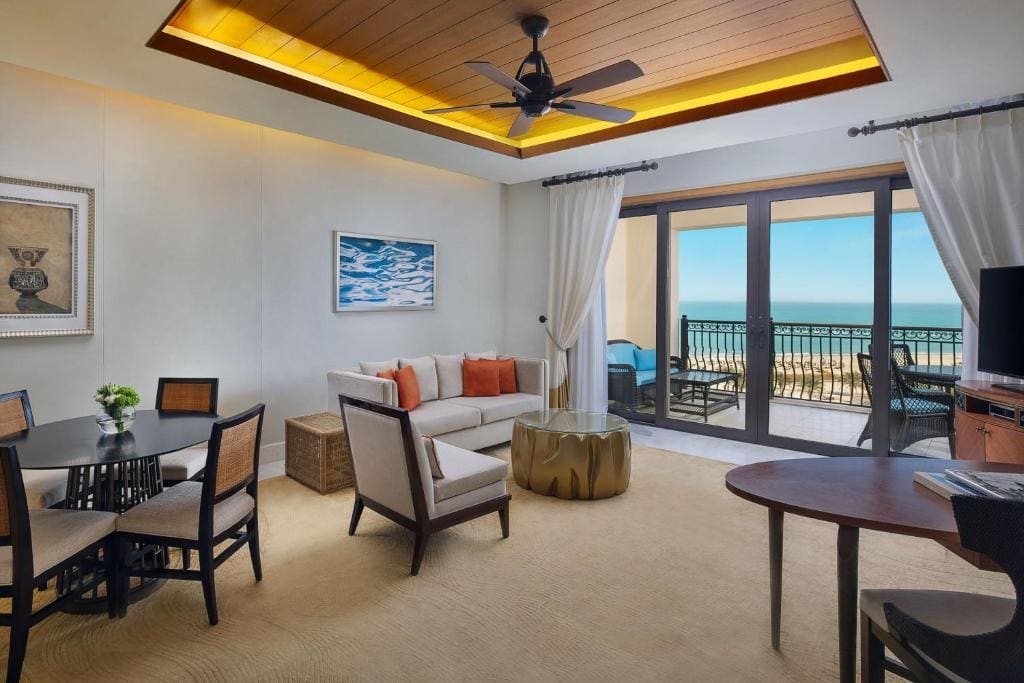 Ocean Suite, 1 Bedroom Larger Suite, 1 King room - Image 1