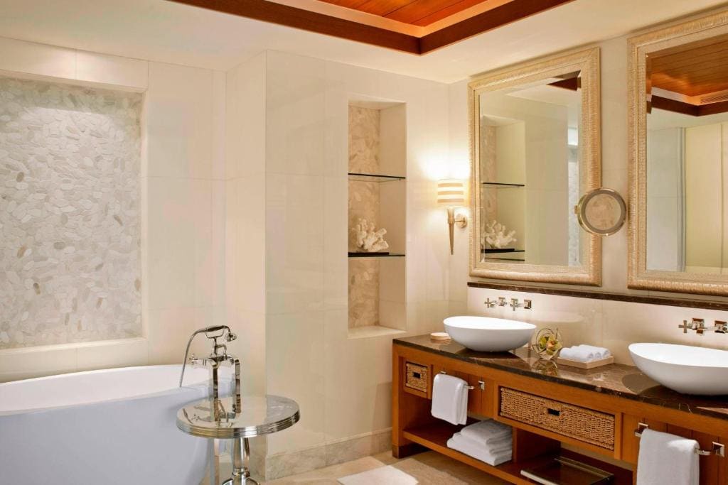 Ocean Suite, 1 Bedroom Larger Suite, 1 King room - Image 3