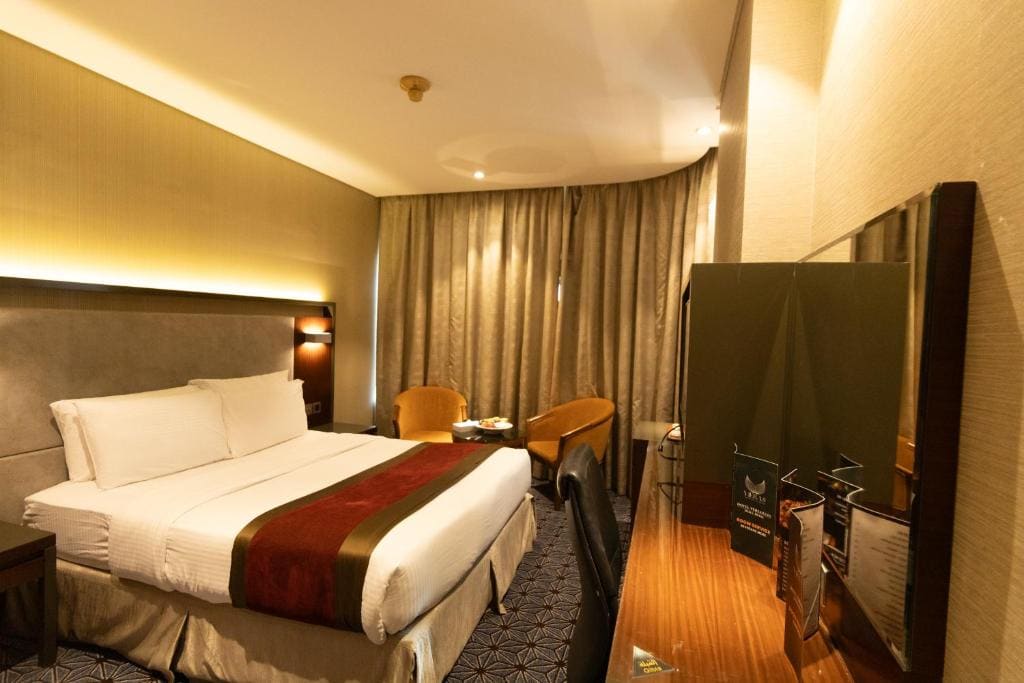 Deluxe King Room room - Image 1
