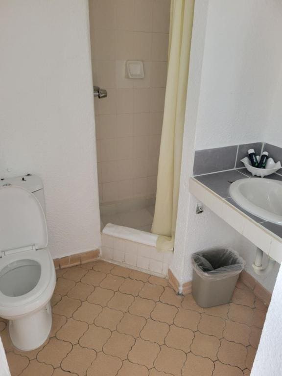 Standard King Room room - Image 3