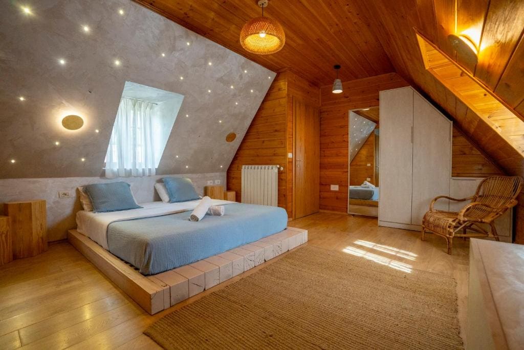 Deluxe Double Room room - Image 2