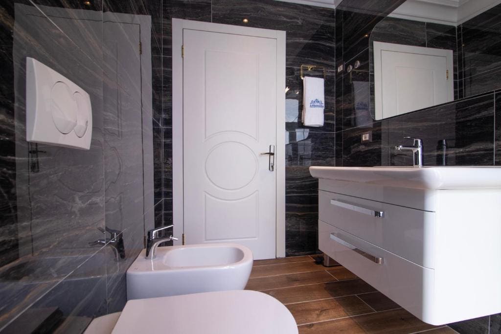 Executive Suite room - Image 2