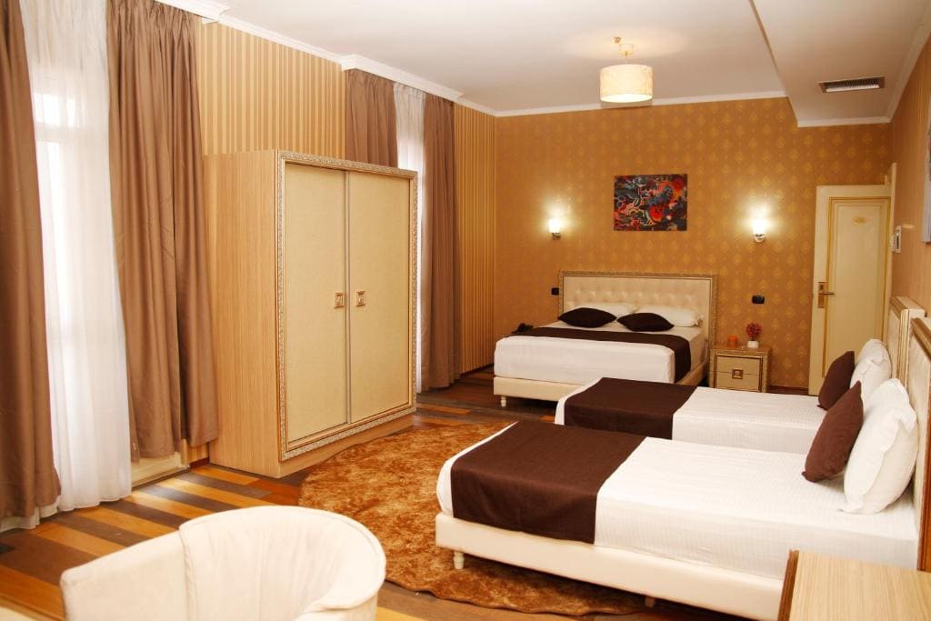 Standard Quadruple Room room - Image 1