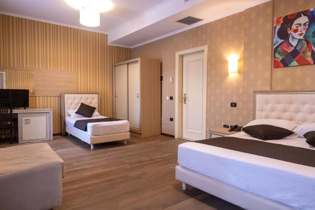 Deluxe Triple Room room - Image 2
