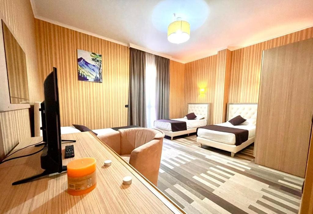 Standard Triple Room room - Image 2
