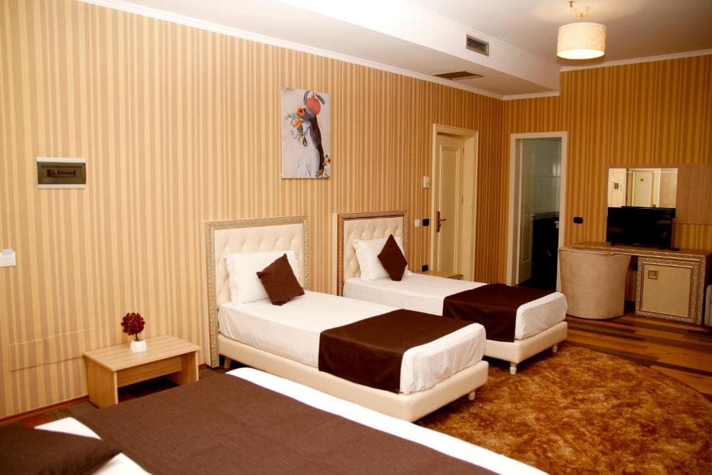 Standard Quadruple Room room - Image 2