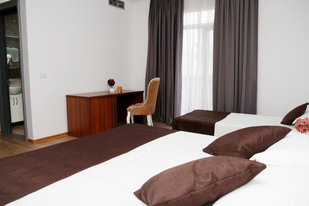 Deluxe Triple Room room - Image 3