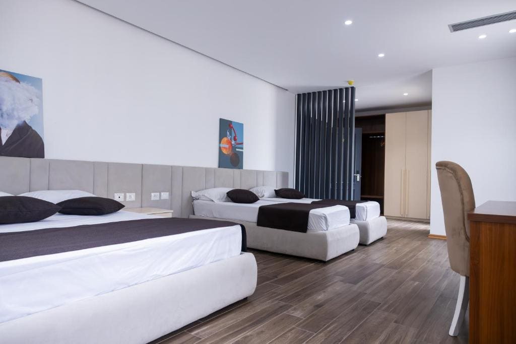 Deluxe Quadruple Room room - Image 3