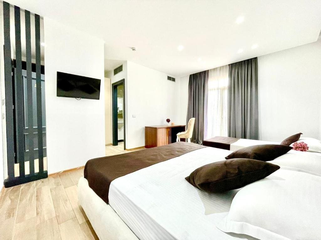 Deluxe Triple Room room - Image 1