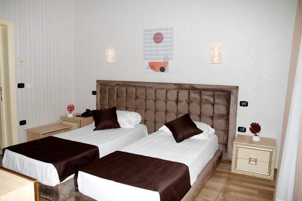 Standard Twin Room room - Image 2
