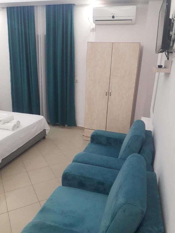 Double Room with Balcony room - Image 3