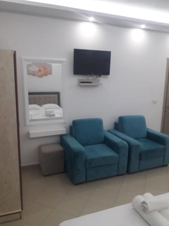Double Room with Balcony room - Image 2