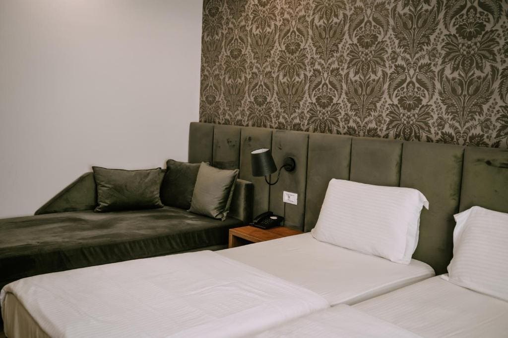 Superior Double or Twin Room with Sea View room - Image 2