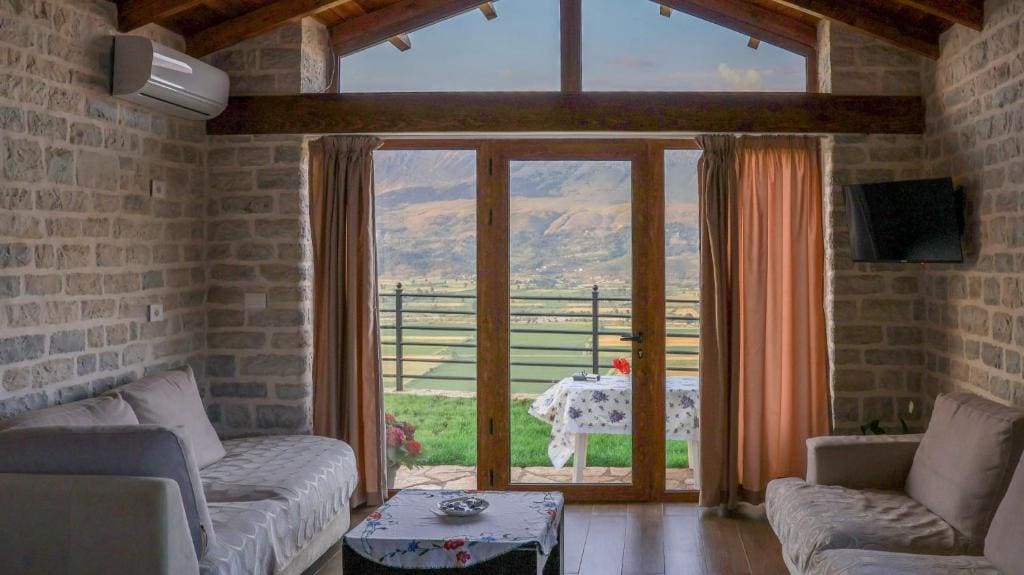 Family Room with Mountain View room - Image 1
