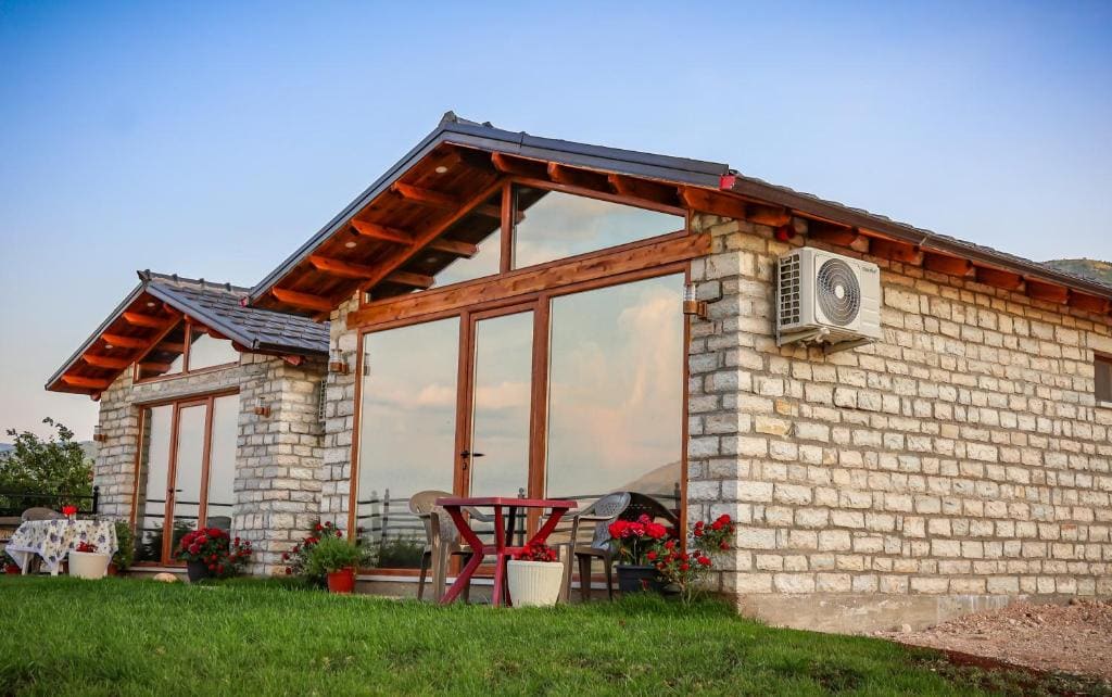 Family Room with Mountain View room - Image 2