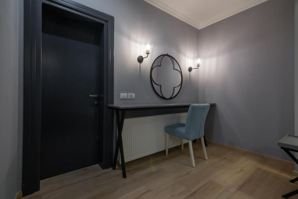 Family Room room - Image 2