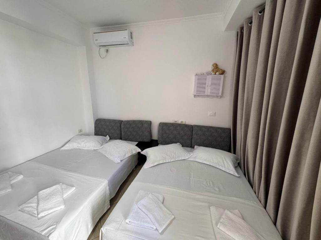 Double Room with Sea View room - Image 2