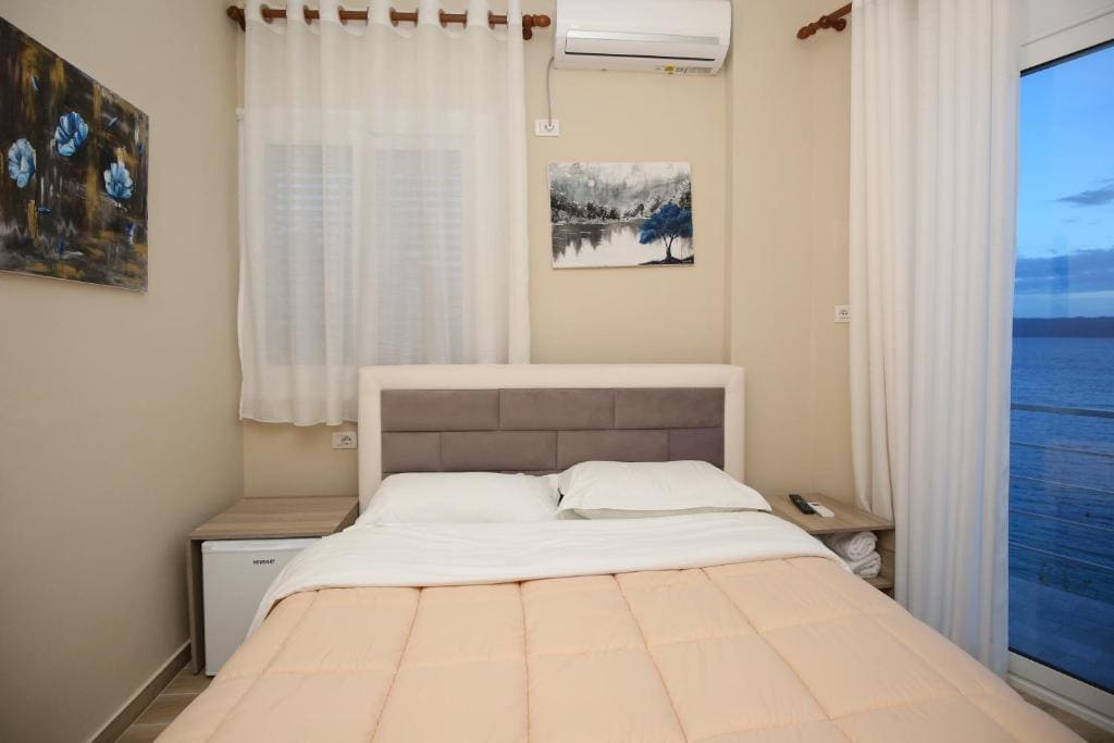 Double Room with Balcony and Sea View room - Image 3