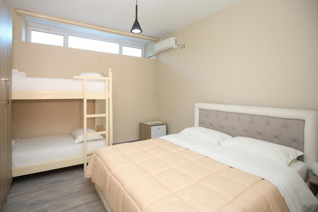 Quadruple Room - No View room - Image 2