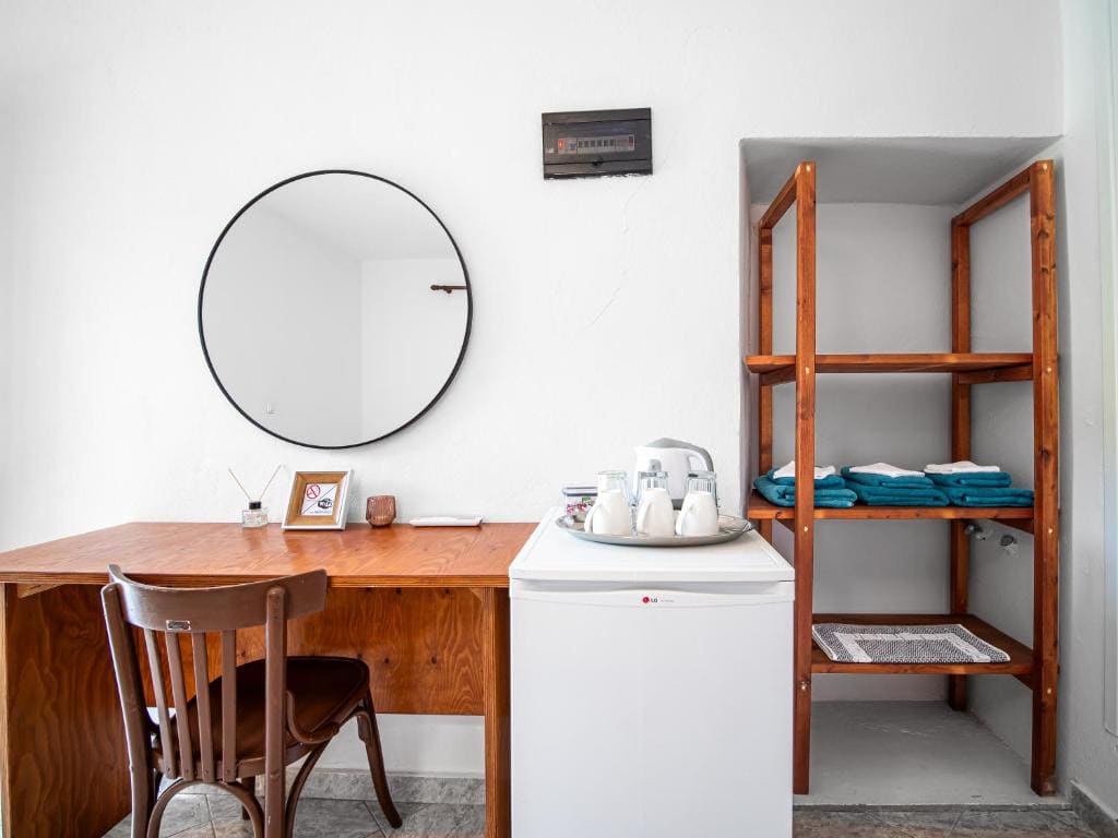 Economy Triple Room room - Image 1