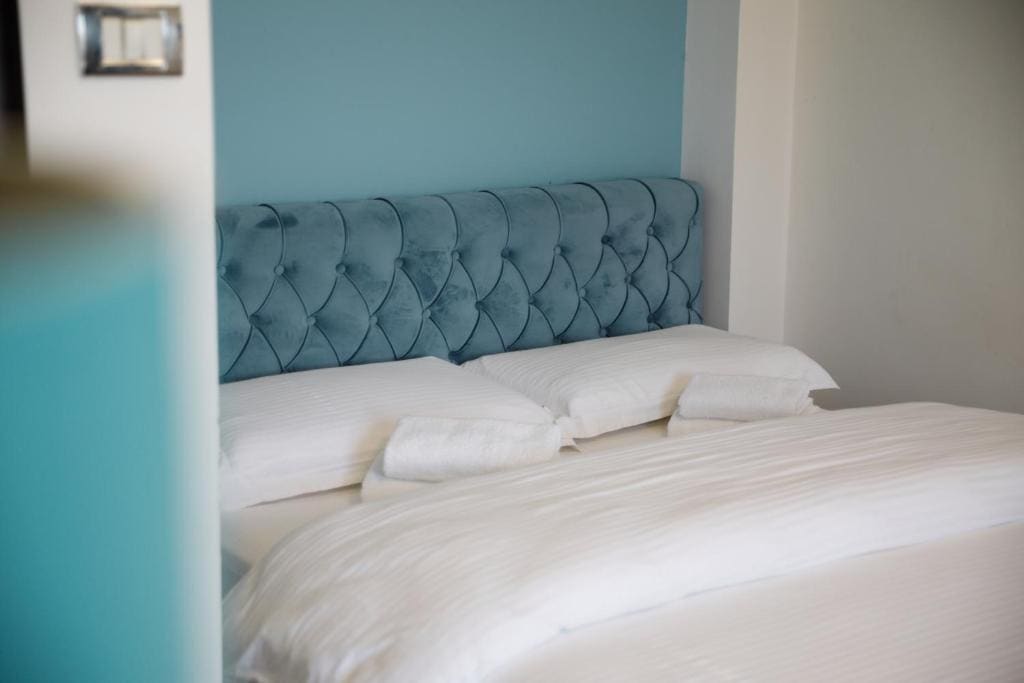 Double Room with Balcony room - Image 2