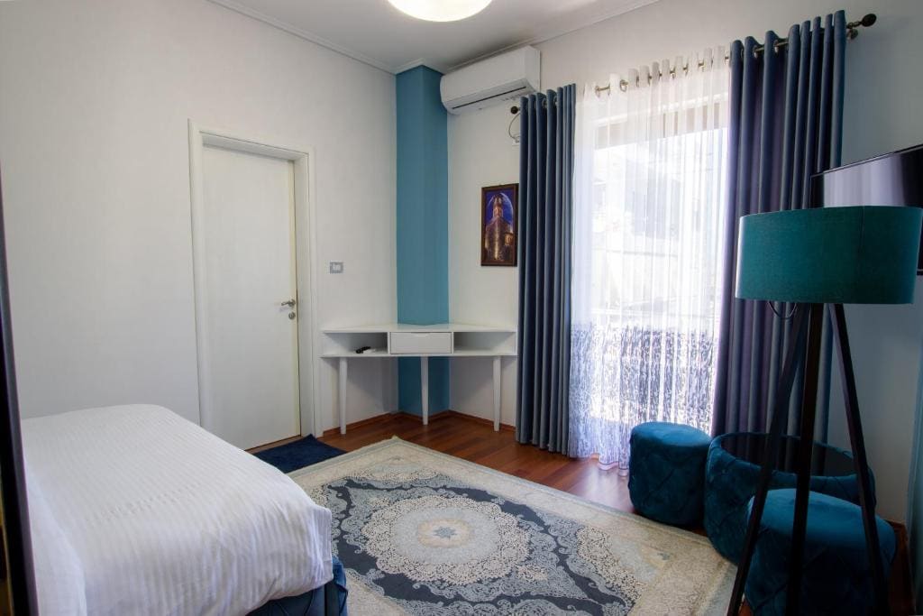 Double Room with Balcony room - Image 3