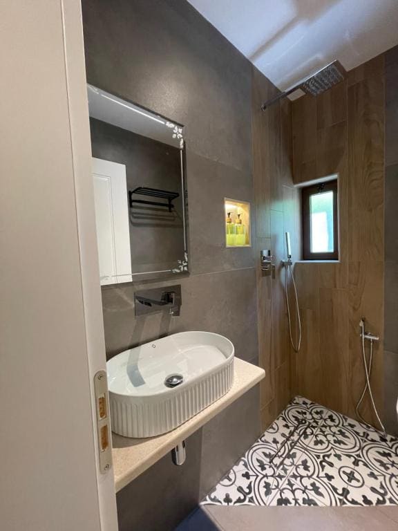 Deluxe Room room - Image 2