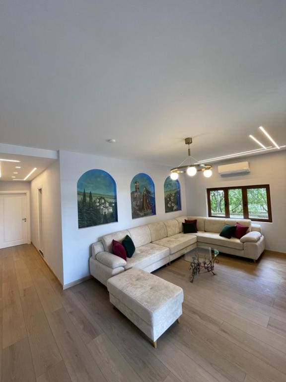 Family Room room - Image 1