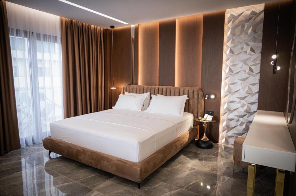 Deluxe Suite room - Image 2