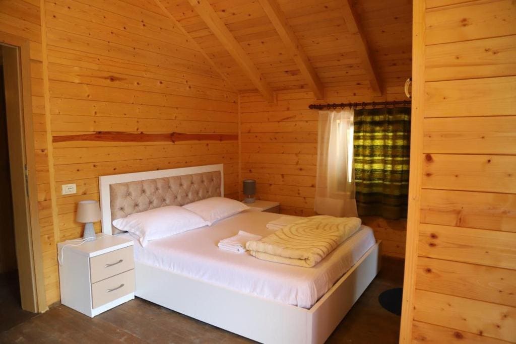 Double Room with Private Bathroom room - Image 3