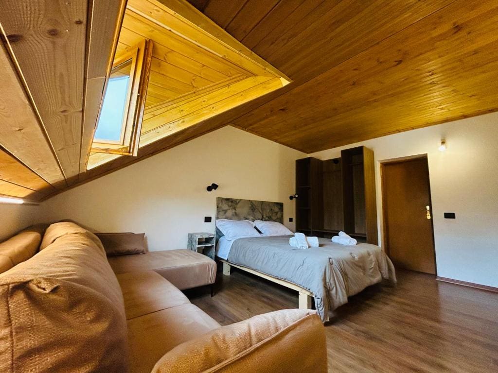 Quadruple Room with Mountain View room - Image 3