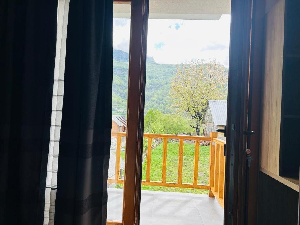 Triple Room with Mountain View room - Image 1