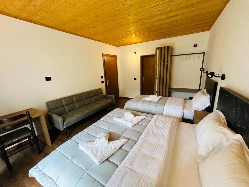 Triple Room with Mountain View room - Image 2