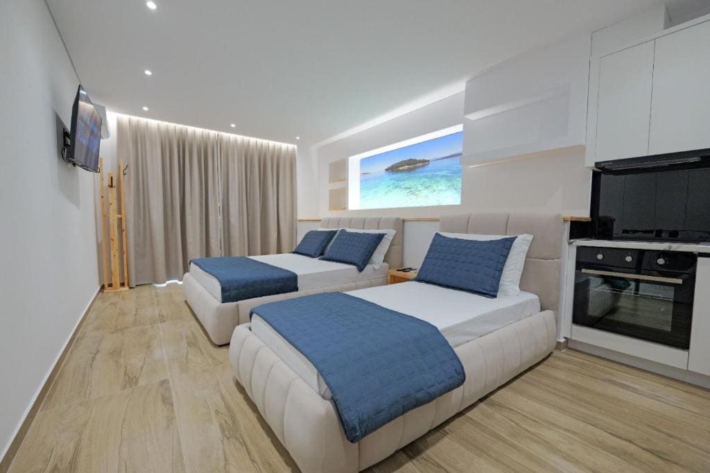 Deluxe Triple Studio with Balcony and Sea View room - Image 2