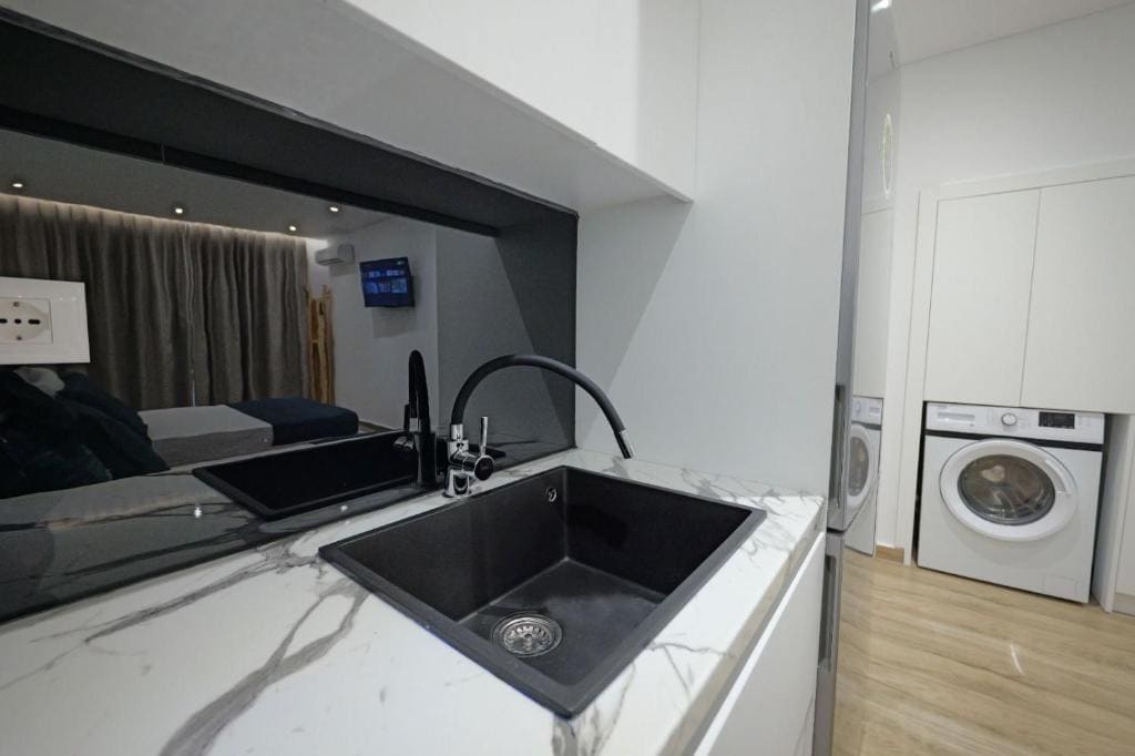 Deluxe Triple Studio with Balcony and Sea View room - Image 3