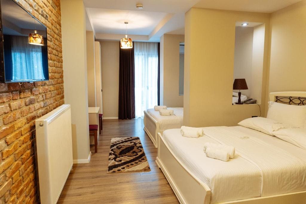 Triple Room with Balcony room - Image 3