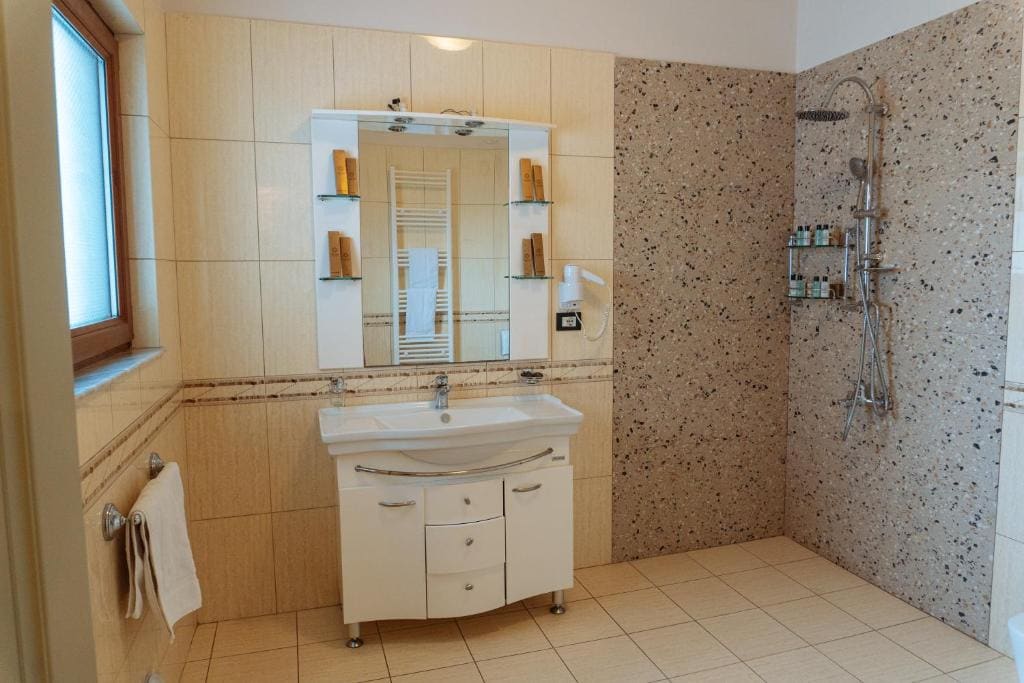 Triple Room with Balcony room - Image 2