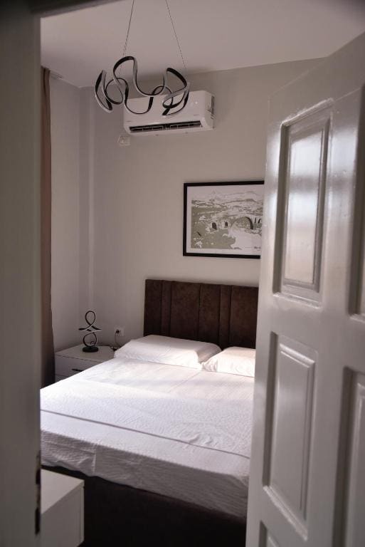 Double Room with Balcony room - Image 3