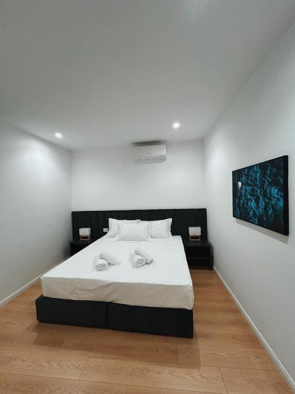 Double Room with Balcony room - Image 3