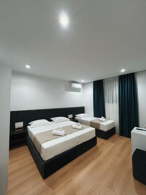 Comfort Triple Room room - Image 3