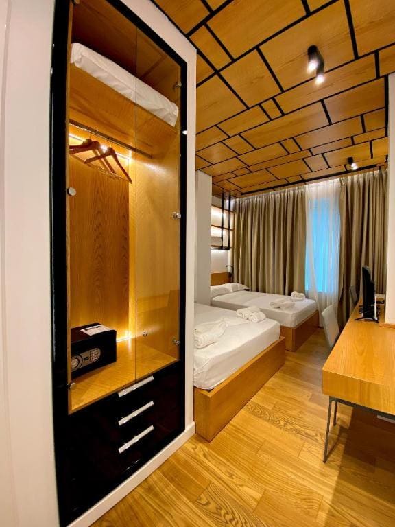 Deluxe Triple Room room - Image 2