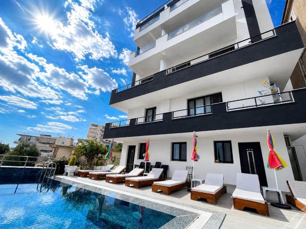 One-Bedroom Apartment with Pool View room - Image 1