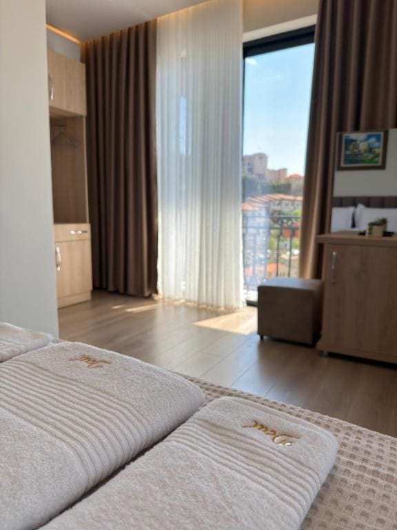 Deluxe Double Room with Balcony room - Image 1