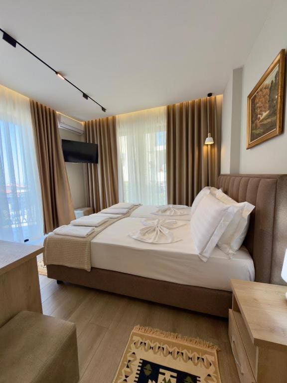 Deluxe Double or Twin Room with Balcony room - Image 3