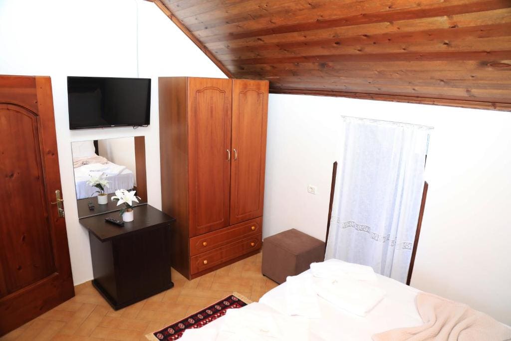 Economy Double or Twin Room room - Image 2