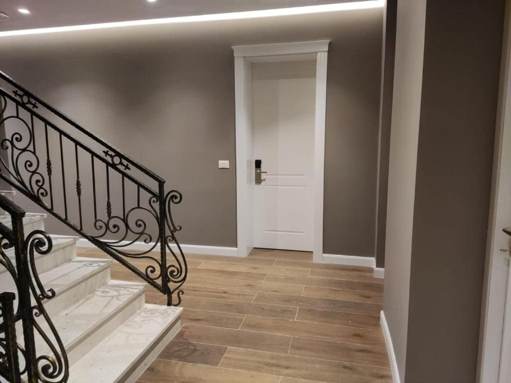 Basic Triple Room with Shared Bathroom room - Image 3