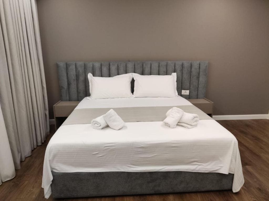 Deluxe Double Room with Balcony room - Image 2