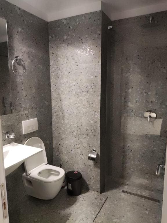 Deluxe Double Room with Balcony room - Image 3