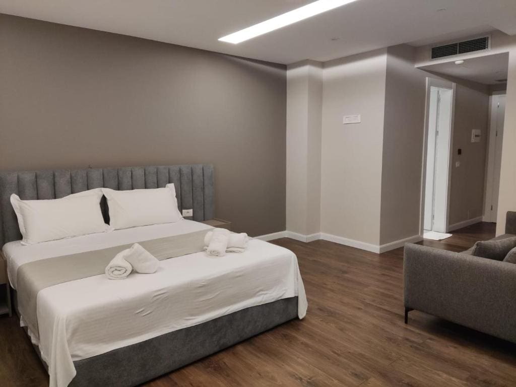 Deluxe Double Room with Balcony room - Image 1